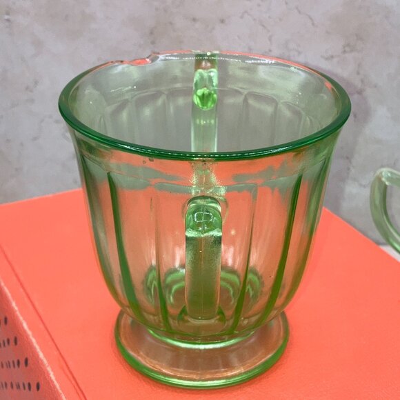 Vintage 1930’s 16 Panel Green Uranium Glass Cream and Sugar Set. Brilliant Glow - Picture 4 of 8